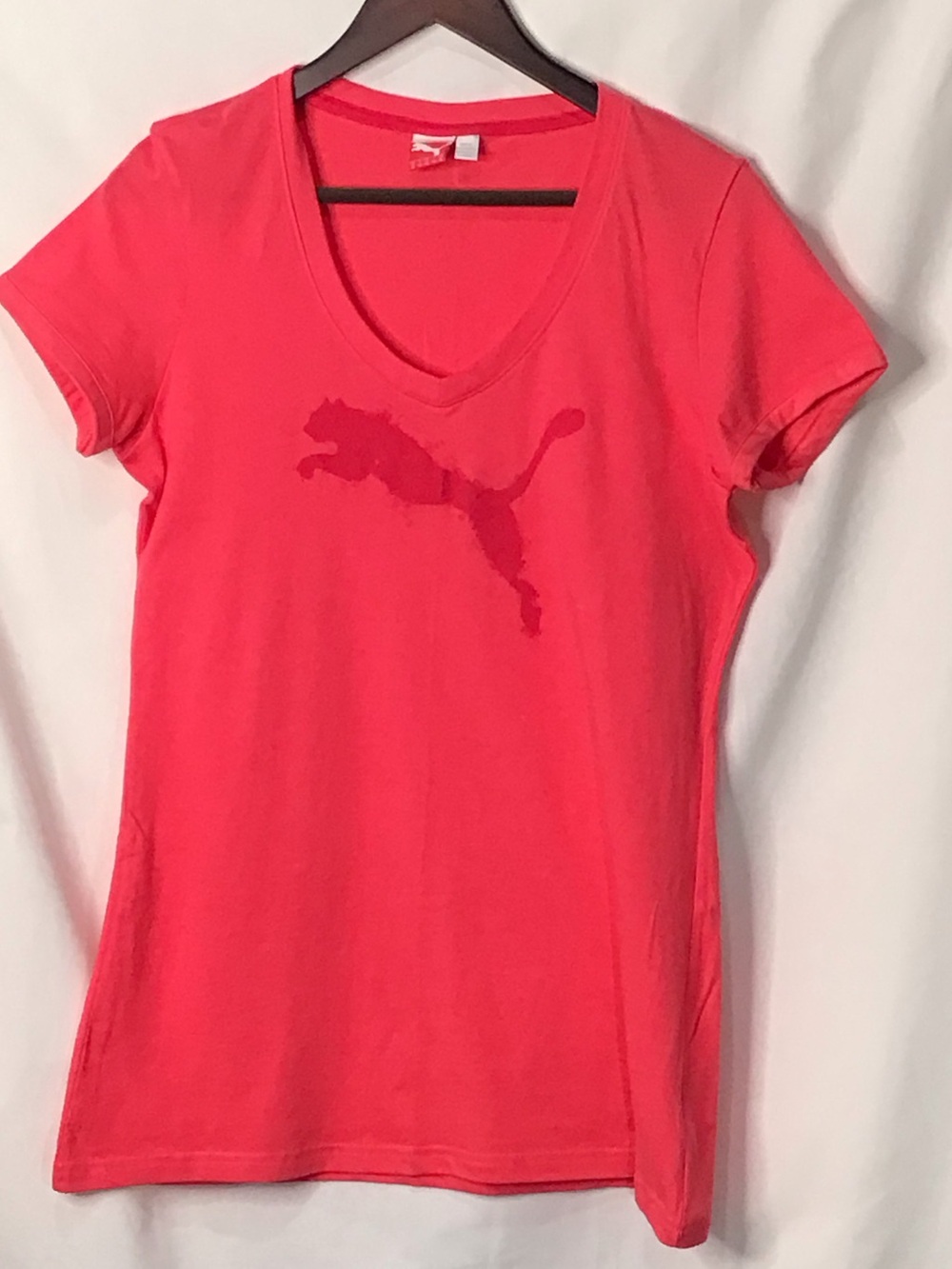 Puma Women's Bright pink V-Neck Puma Logo Tee